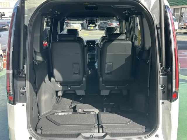 ステップワゴン(ホンダ)e・HEVスパーダ 7人登録済未使用車 14