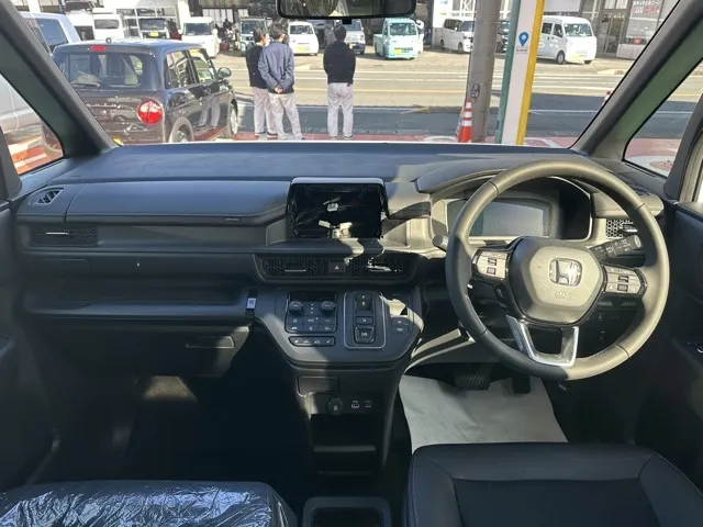 ステップワゴン(ホンダ)e・HEVスパーダ 7人登録済未使用車 6