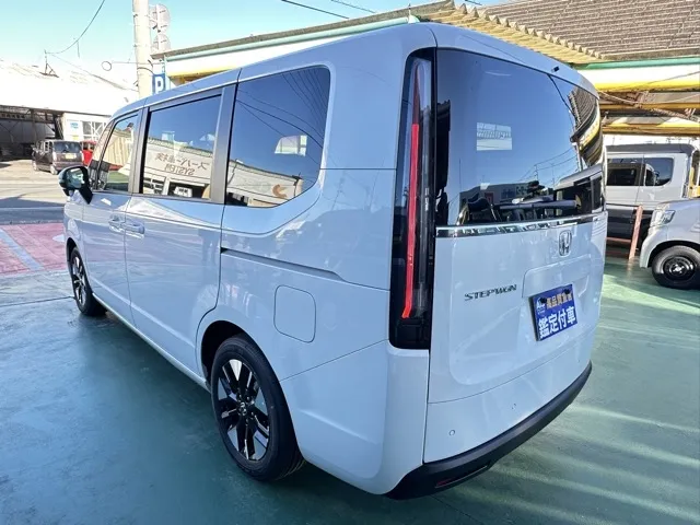ステップワゴン(ホンダ)エアー 7人登録済未使用車 2