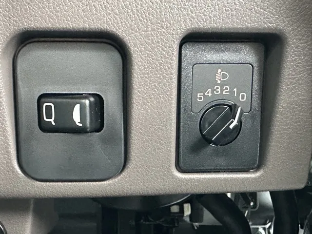 キャンター(三菱)全低床 平ボディ ２ｔレンタ登録済未使用車 26