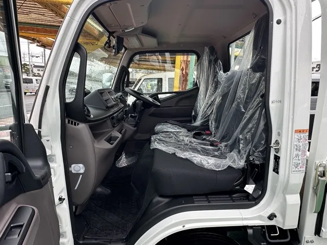 キャンター(三菱)全低床 平ボディ ２ｔレンタ登録済未使用車 3