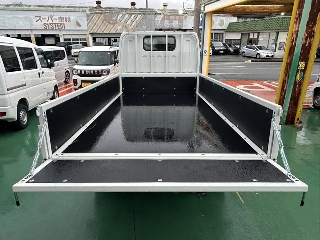 キャンター(三菱)全低床 平ボディ ２ｔレンタ登録済未使用車 6