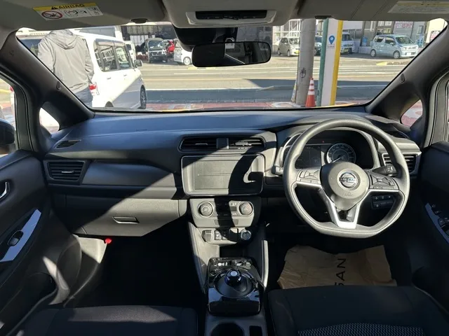 リーフ(ニッサン)S登録済未使用車 6