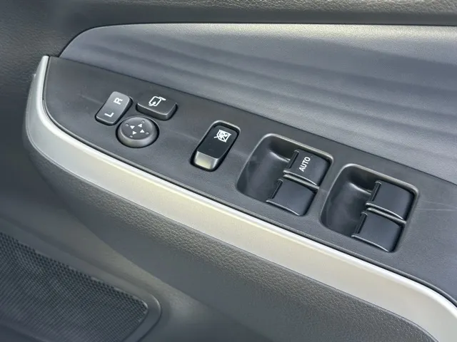 ソリオ(スズキ)ハイブリッドMX新車見本展示無 13