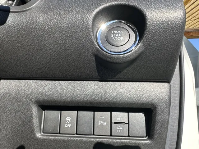 スイフト(スズキ)ベースグレード　セーフティパッケージ 全方位カメラ MT登録済未使用車 15