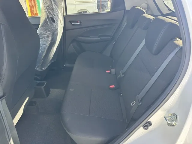 スイフト(スズキ)ベースグレード　セーフティパッケージ 全方位カメラ MT登録済未使用車 4