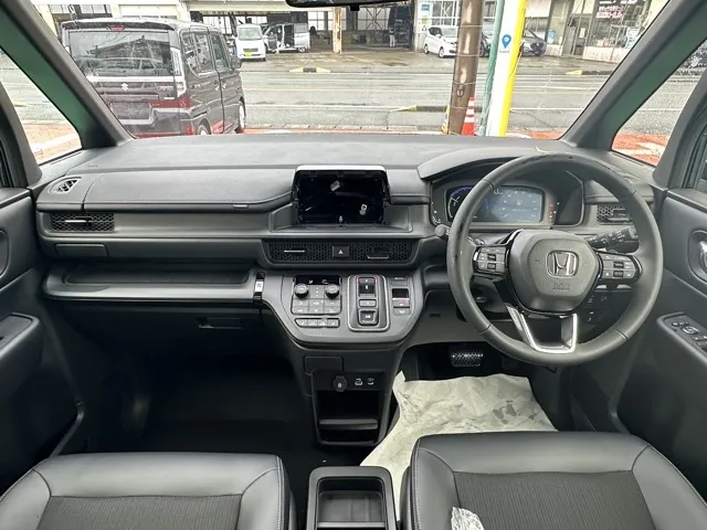 ステップワゴン(ホンダ)e・HEVスパーダ 7人登録済未使用車 9