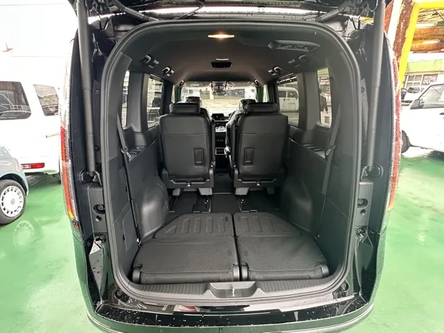 ステップワゴン(ホンダ)e・HEVスパーダ 7人登録済未使用車 13