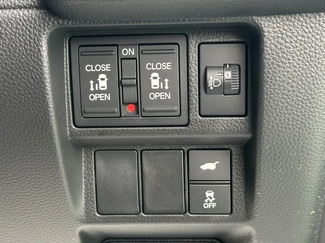 ステップワゴン(ホンダ)e・HEVスパーダ 7人登録済未使用車 20