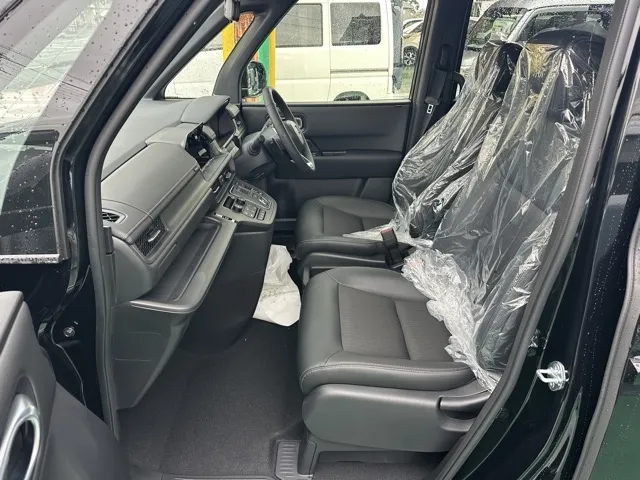 ステップワゴン(ホンダ)e・HEVスパーダ 7人登録済未使用車 3