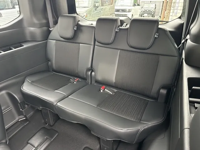 ステップワゴン(ホンダ)e・HEVスパーダ 7人登録済未使用車 5