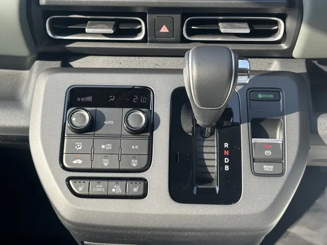 フリード(ホンダ)e：HEVクロスター ６人乗新車見本展示無 21