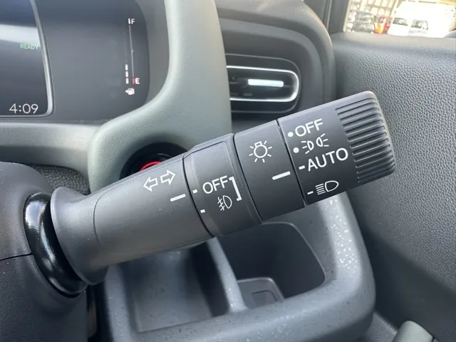 フリード(ホンダ)e：HEVクロスター ６人乗新車見本展示無 24