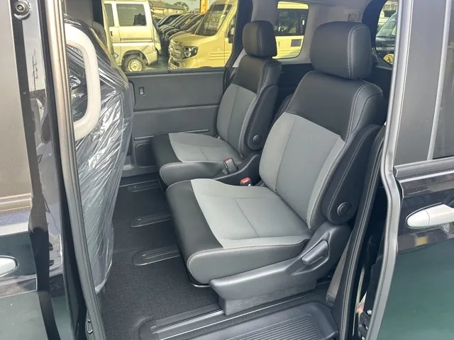 フリード(ホンダ)e：HEVクロスター ６人乗新車見本展示無 4