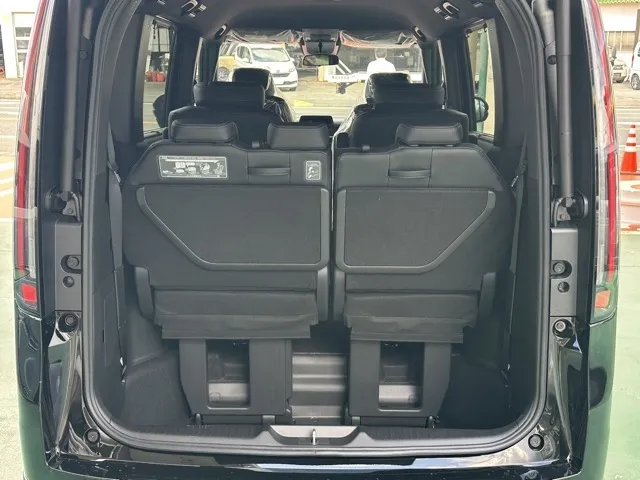 ステップワゴン(ホンダ)e・HEVスパーダ 7人登録済未使用車 13