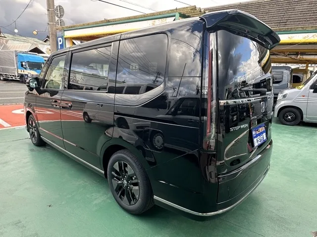 ステップワゴン(ホンダ)e・HEVスパーダ 7人登録済未使用車 2