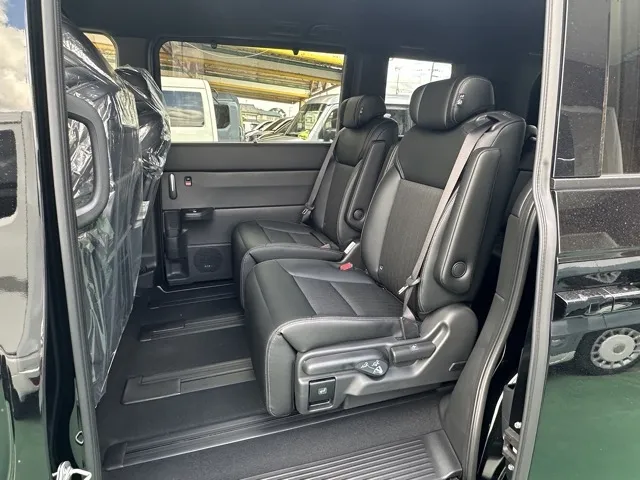 ステップワゴン(ホンダ)e・HEVスパーダ 7人登録済未使用車 4