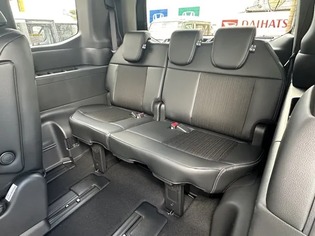 ステップワゴン(ホンダ)e・HEVスパーダ 7人登録済未使用車 5