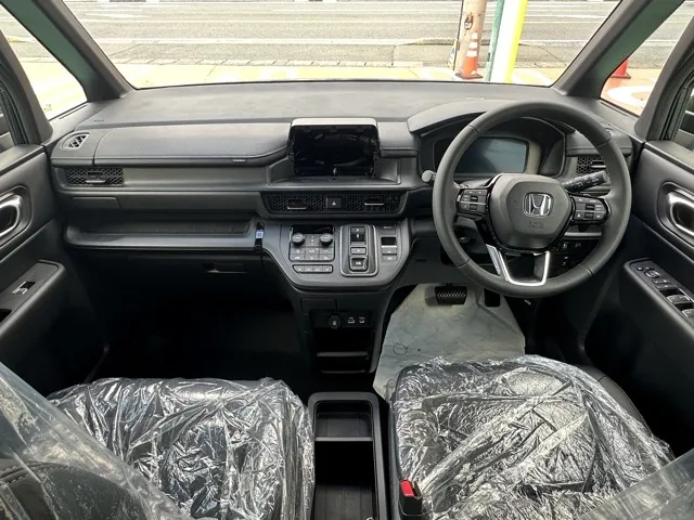 ステップワゴン(ホンダ)e・HEVスパーダ 7人登録済未使用車 6