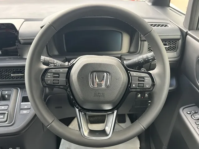 ステップワゴン(ホンダ)e・HEVスパーダ 7人登録済未使用車 7