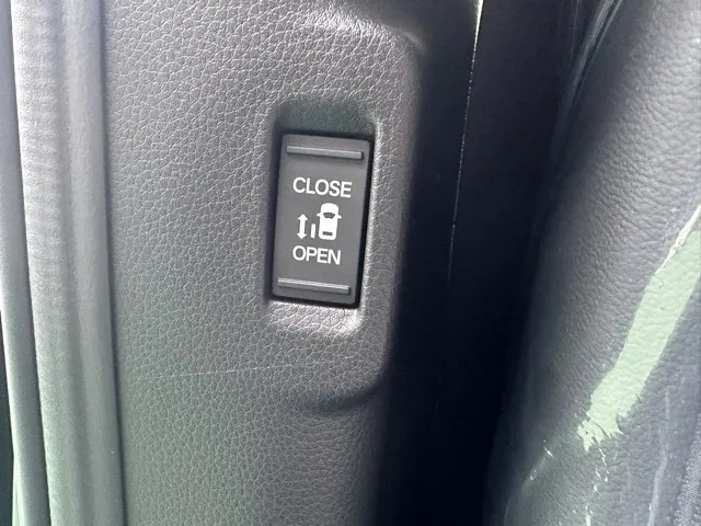 ステップワゴン(ホンダ)e・HEVスパーダ 7人登録済未使用車 8