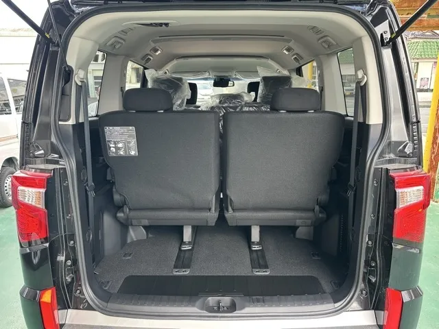 デリカD:5(三菱)Ｐ 8人 ナビ取付PKGⅡ オートステップ付レンタ登録済未使用車 9