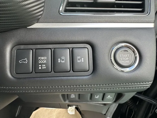 デリカD:5(三菱)Ｐ 8人 ナビ取付PKGⅡ オートステップ付レンタ登録済未使用車 24