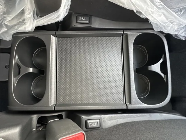 デリカD:5(三菱)Ｐ 8人 ナビ取付PKGⅡ オートステップ付レンタ登録済未使用車 26