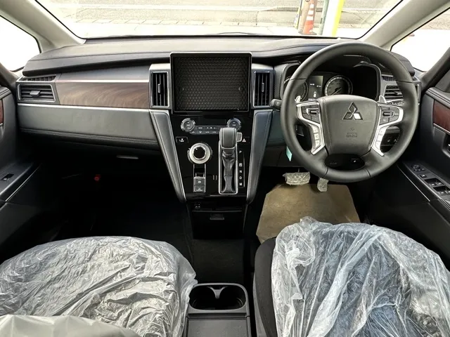 デリカD:5(三菱)Ｐ 8人 ナビ取付PKGⅡ オートステップ付レンタ登録済未使用車 7