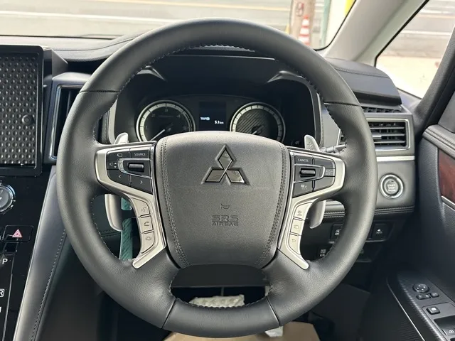 デリカD:5(三菱)Ｐ 8人 ナビ取付PKGⅡ オートステップ付レンタ登録済未使用車 8