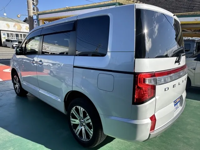 デリカD:5(三菱)Ｐ 8人 ナビ取付PKGⅡ オートステップ付中古車 2