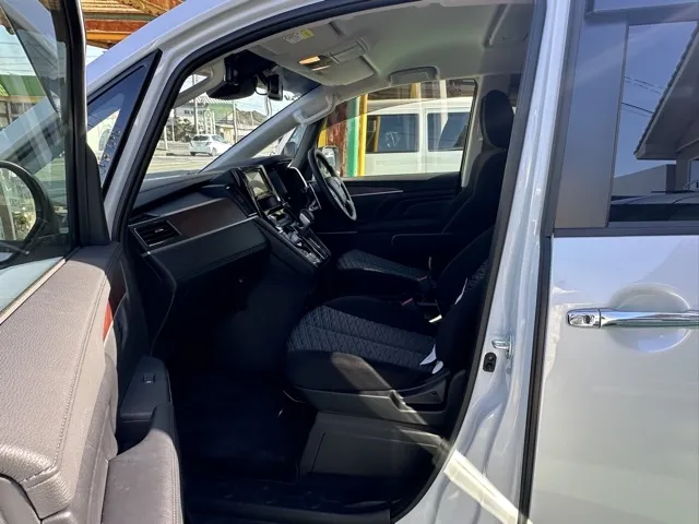 デリカD:5(三菱)Ｐ 8人 ナビ取付PKGⅡ オートステップ付中古車 3