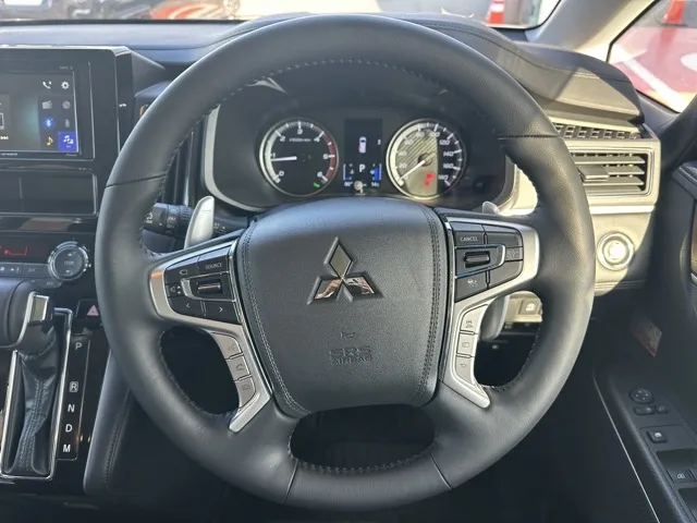 デリカD:5(三菱)Ｐ 8人 ナビ取付PKGⅡ オートステップ付中古車 8