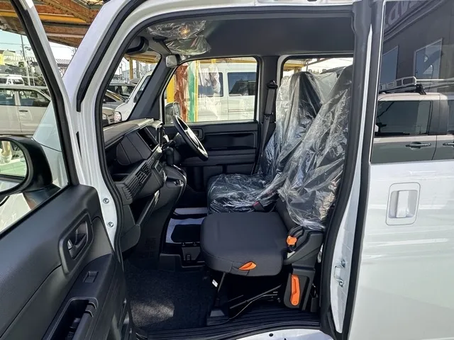 N-VAN(ホンダ)Lタイプ AT ４WD届出済未使用車 3