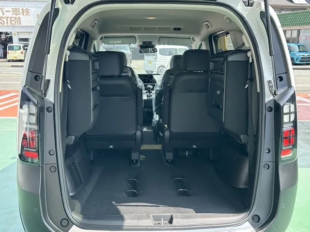 フリード(ホンダ)e：HEVクロスター ６人乗新車見本展示無 12