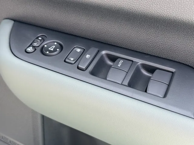 フリード(ホンダ)e：HEVクロスター ６人乗新車見本展示無 16