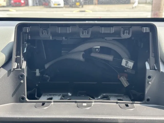 フリード(ホンダ)e：HEVクロスター ６人乗新車見本展示無 19