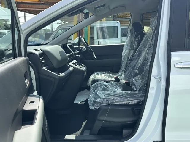 フリード(ホンダ)e：HEVクロスター ６人乗新車見本展示無 3