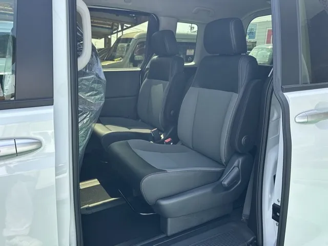 フリード(ホンダ)e：HEVクロスター ６人乗新車見本展示無 4