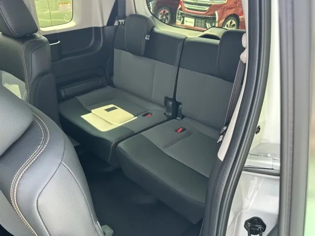 フリード(ホンダ)e：HEVクロスター ６人乗新車見本展示無 5