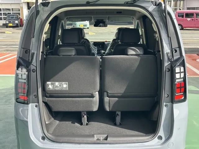 フリード(ホンダ)e：HEV エアー EX ６人乗新車見本展示無 12