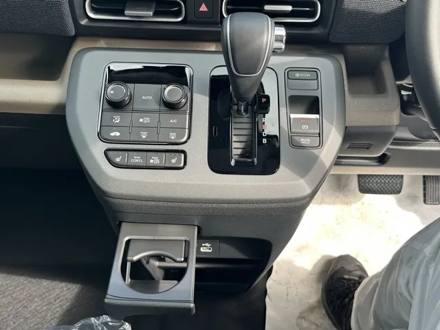 フリード(ホンダ)e：HEV エアー EX ６人乗新車見本展示無 25