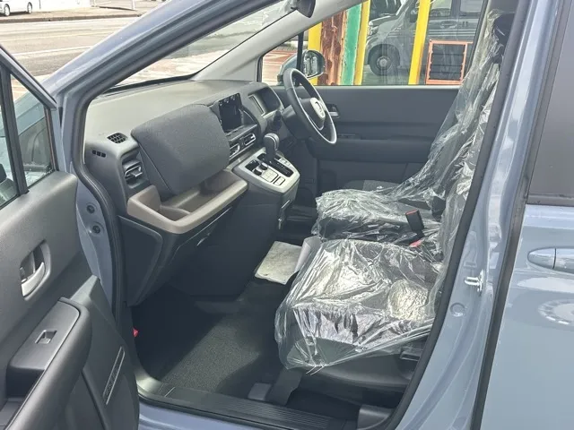 フリード(ホンダ)e：HEV エアー EX ６人乗新車見本展示無 3