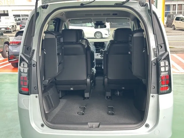 フリード(ホンダ)e：HEV エアー新車見本展示無 13