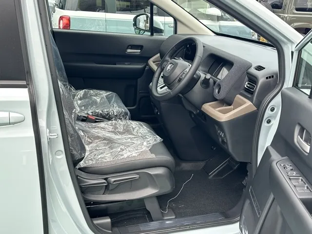 フリード(ホンダ)e：HEV エアー新車見本展示無 20