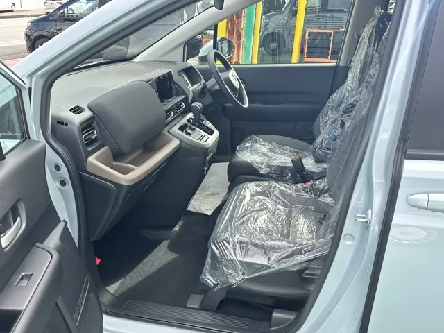 フリード(ホンダ)e：HEV エアー新車見本展示無 3