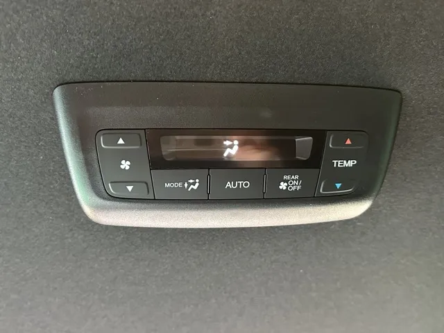 ステップワゴン(ホンダ)e・HEVスパーダ 7人登録済未使用車 9