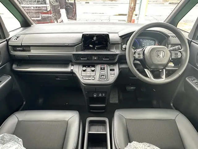 ステップワゴン(ホンダ)e・HEVスパーダ 7人登録済未使用車 10