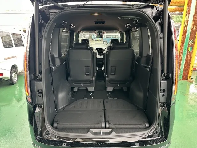 ステップワゴン(ホンダ)e・HEVスパーダ 7人登録済未使用車 14