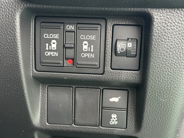 ステップワゴン(ホンダ)e・HEVスパーダ 7人登録済未使用車 19